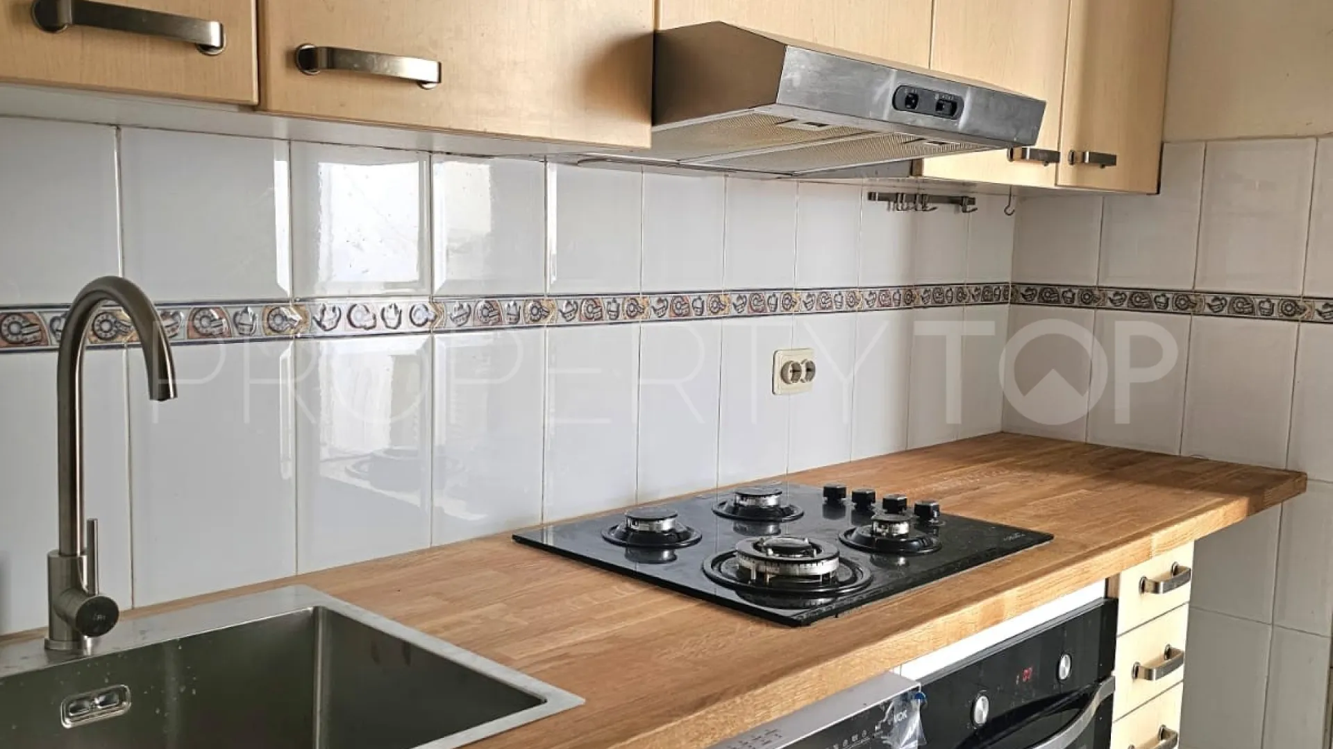 Semi detached house for sale in Princesa Kristina