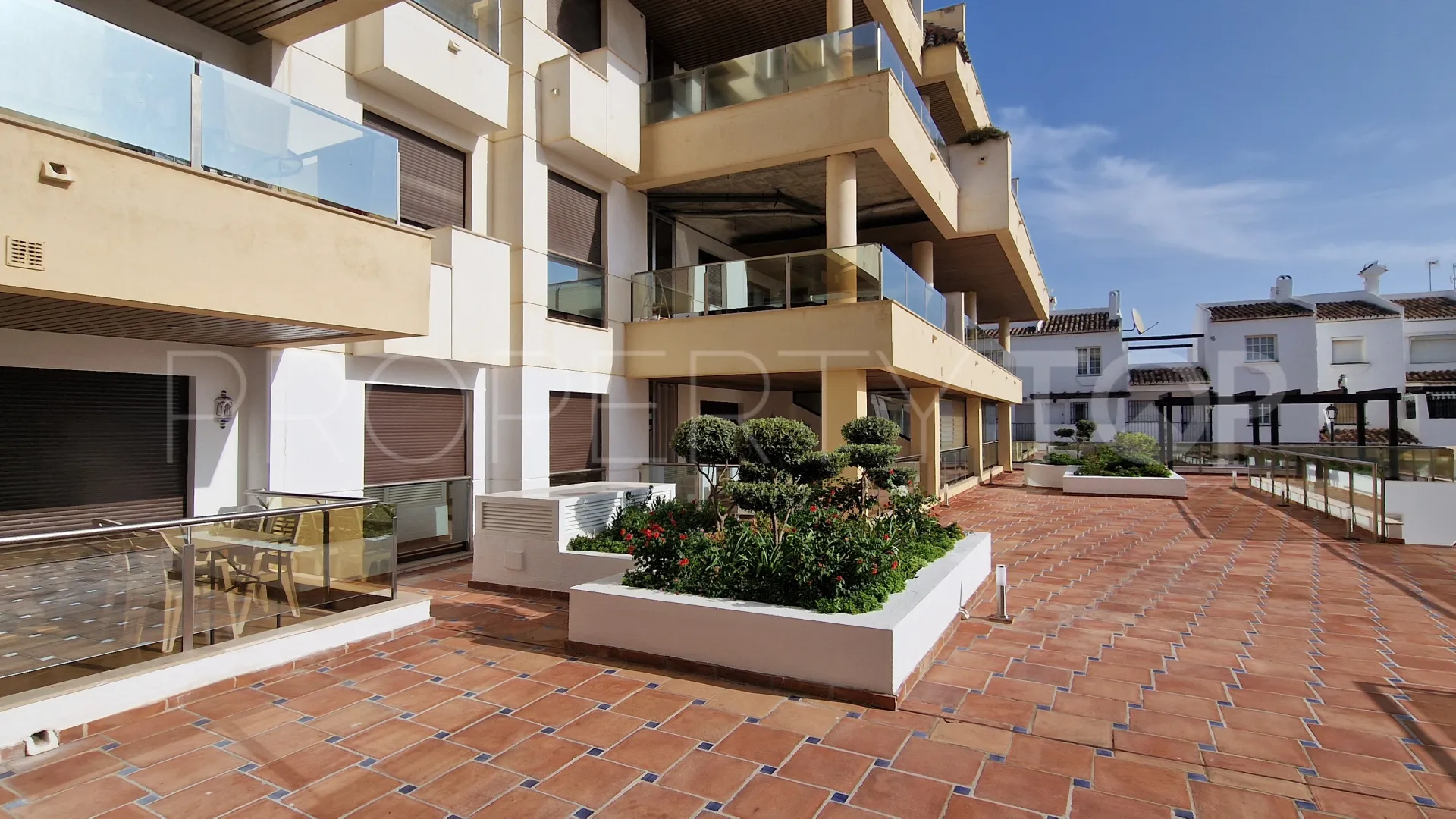 For sale ground floor apartment in Marina del Castillo with 2 bedrooms