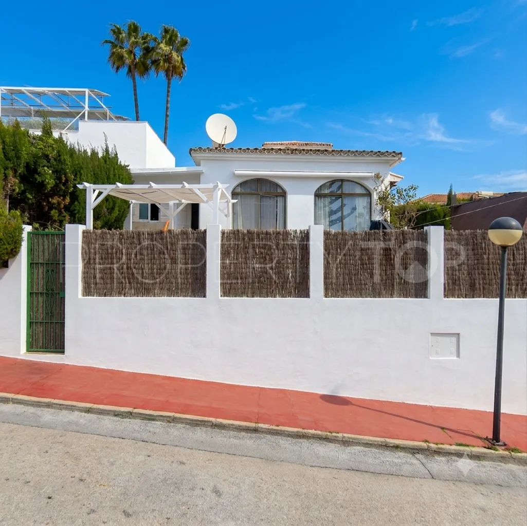 Villa pareada en venta en La Duquesa de 2 dormitorios