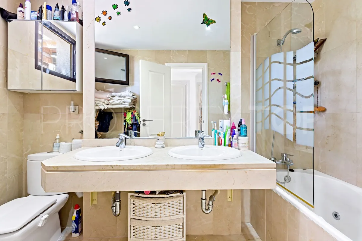 Comprar atico duplex con 3 dormitorios en Casares Playa