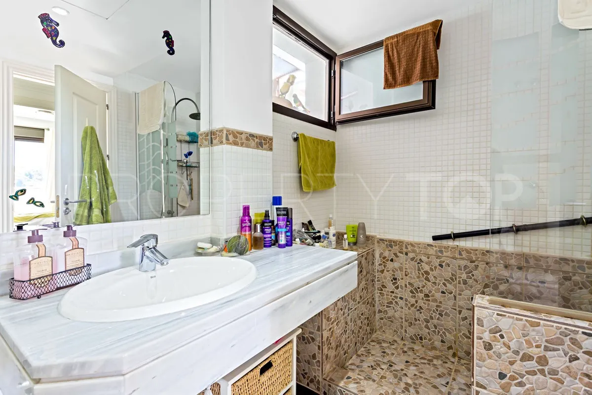 Comprar atico duplex con 3 dormitorios en Casares Playa