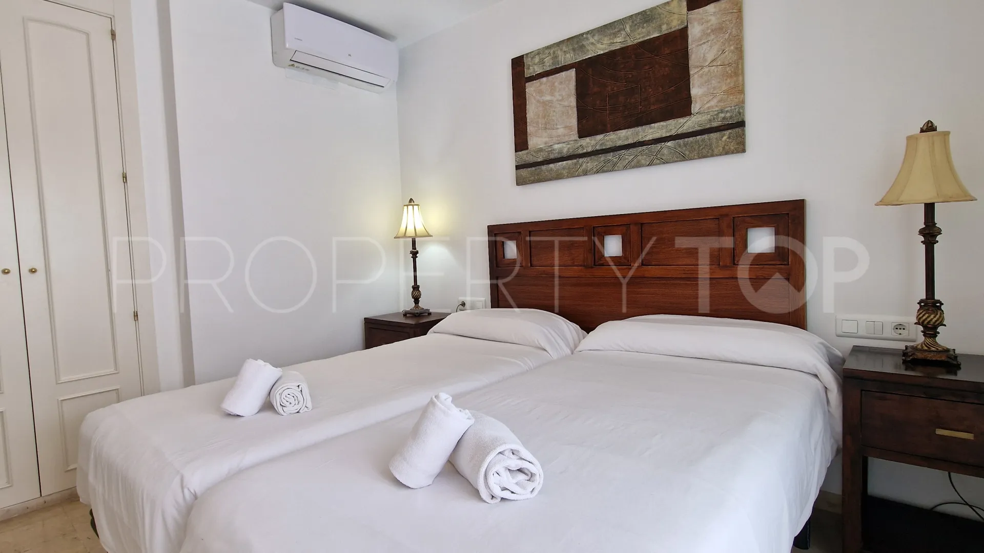 Apartamento de 3 dormitorios en venta en La Duquesa