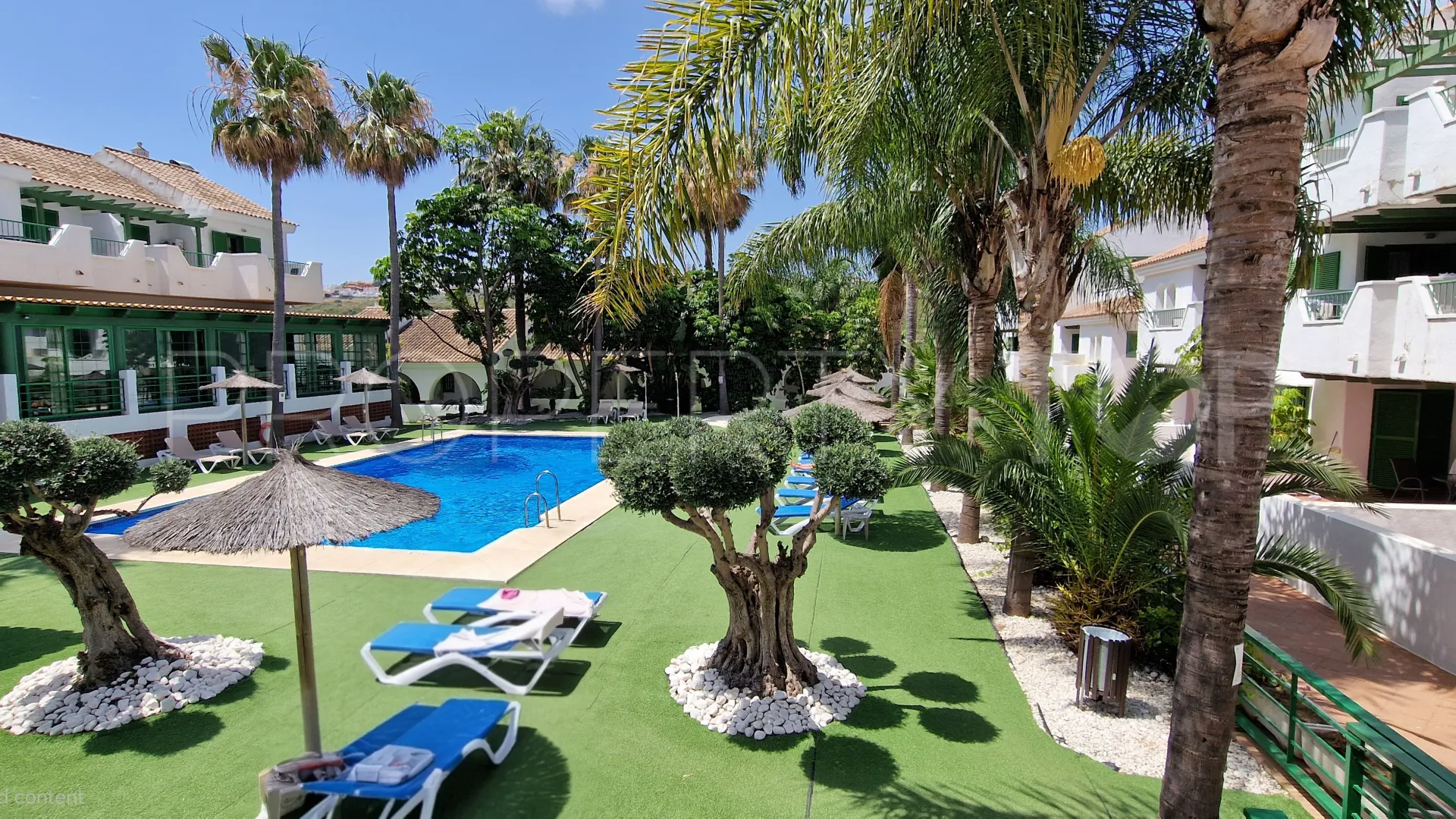 Apartamento de 3 dormitorios en venta en La Duquesa