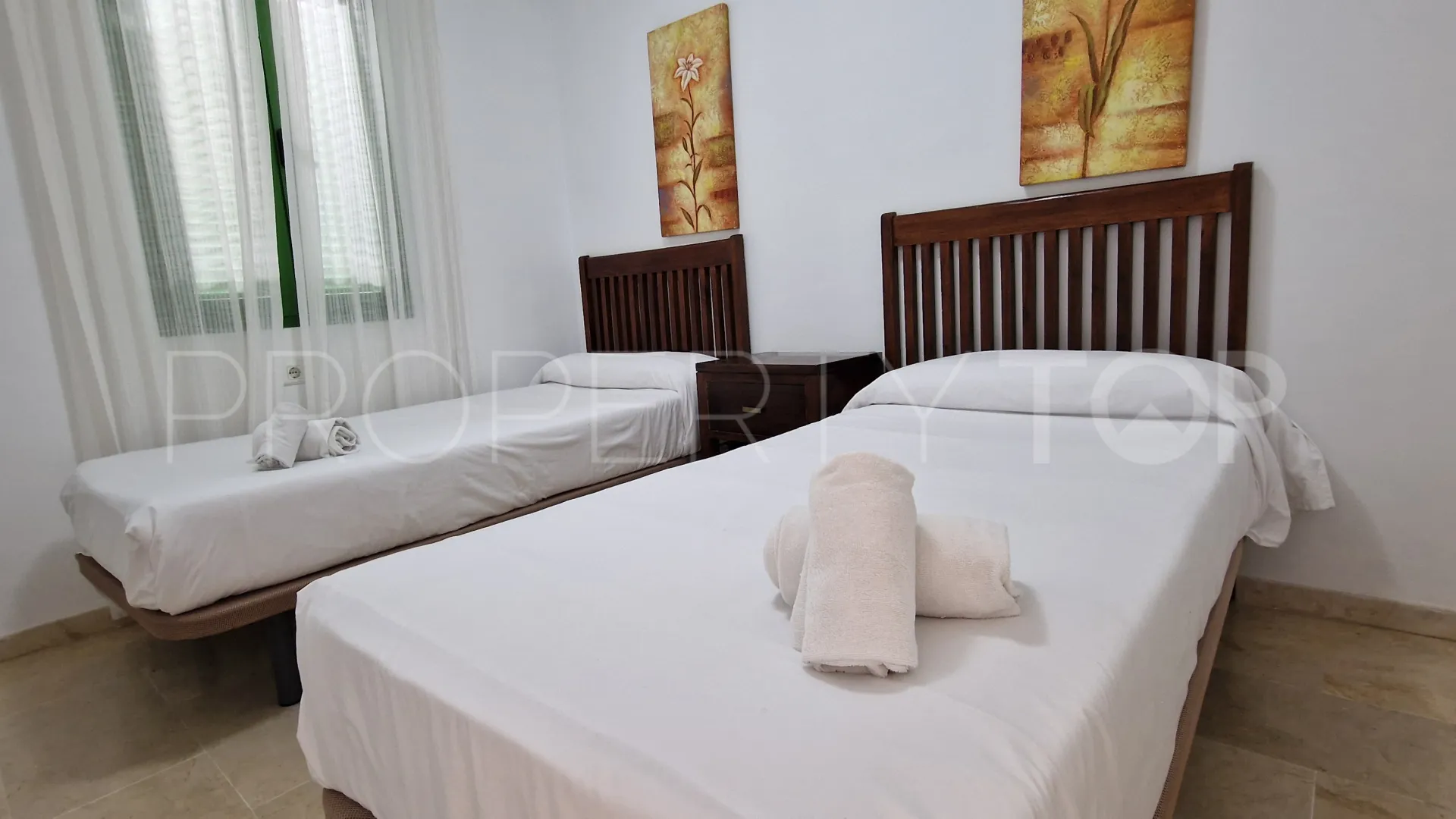 Apartamento de 3 dormitorios en venta en La Duquesa