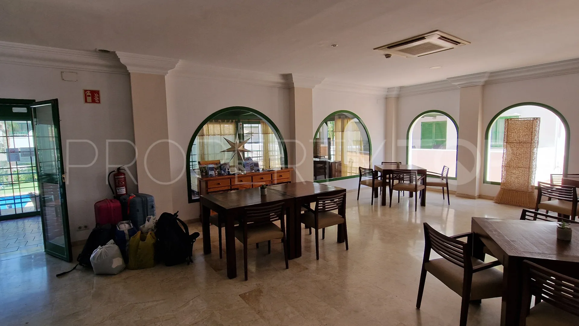 Apartamento de 3 dormitorios en venta en La Duquesa