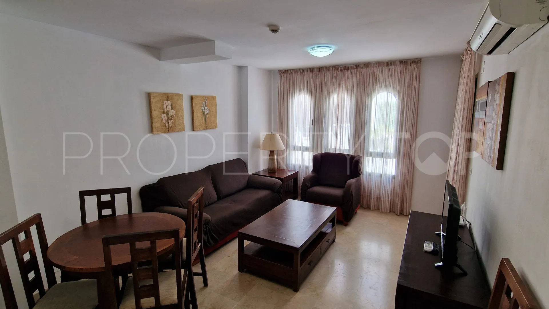 Apartamento de 3 dormitorios en venta en La Duquesa