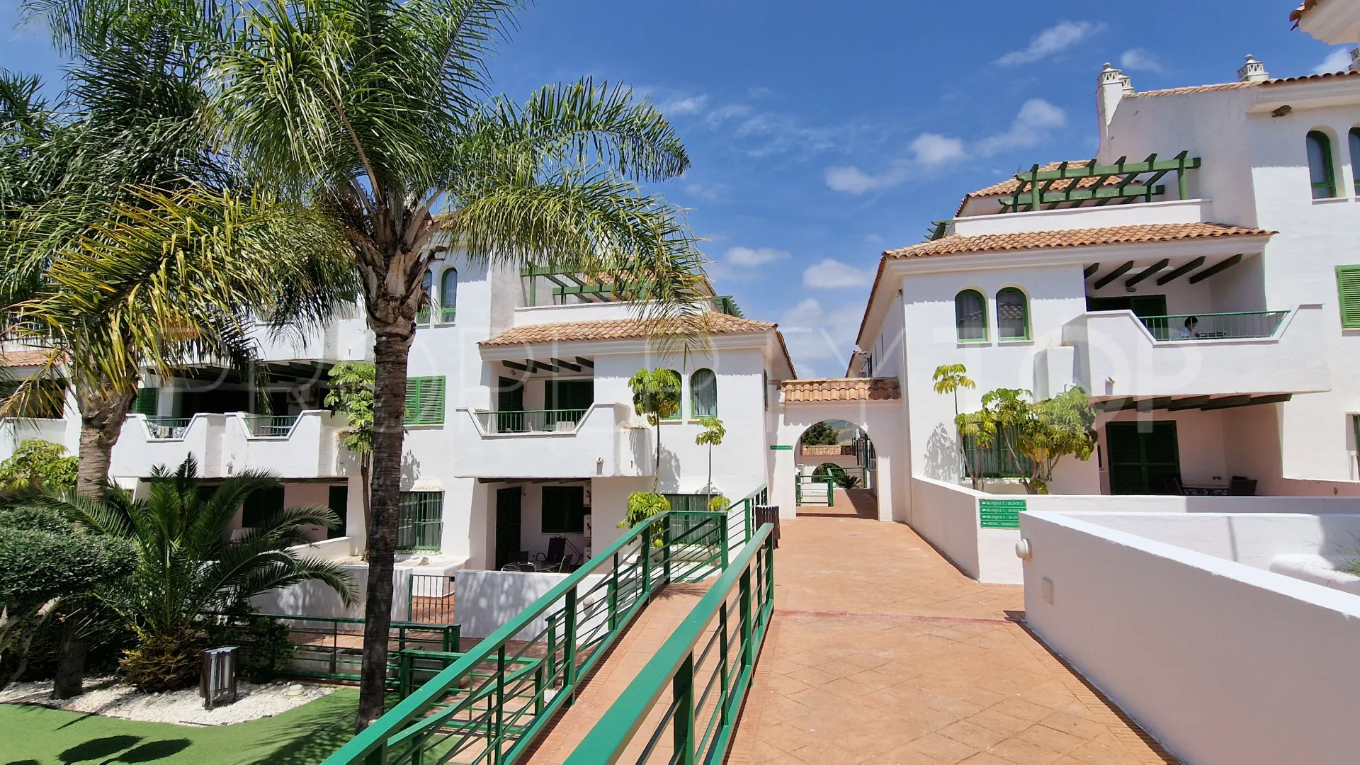 Apartamento de 3 dormitorios en venta en La Duquesa