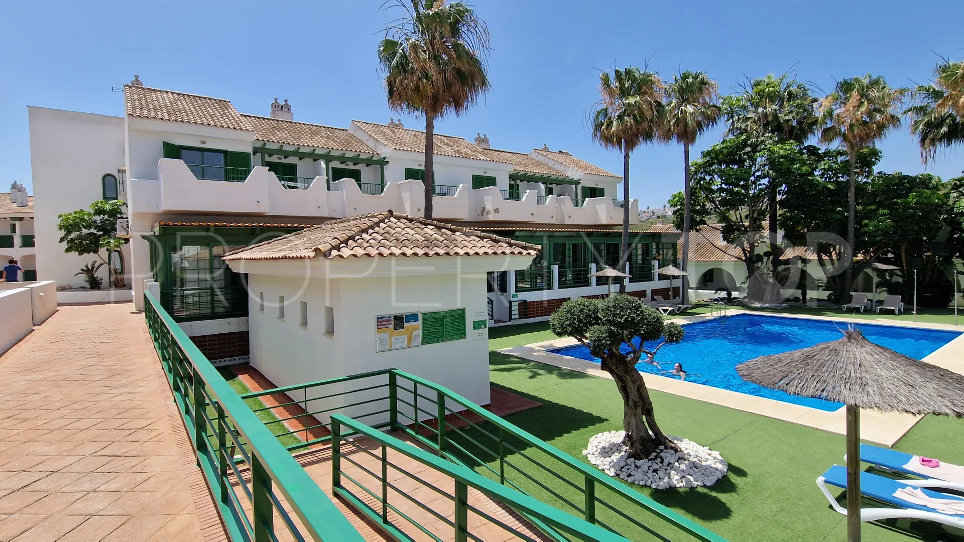 Apartamento de 3 dormitorios en venta en La Duquesa