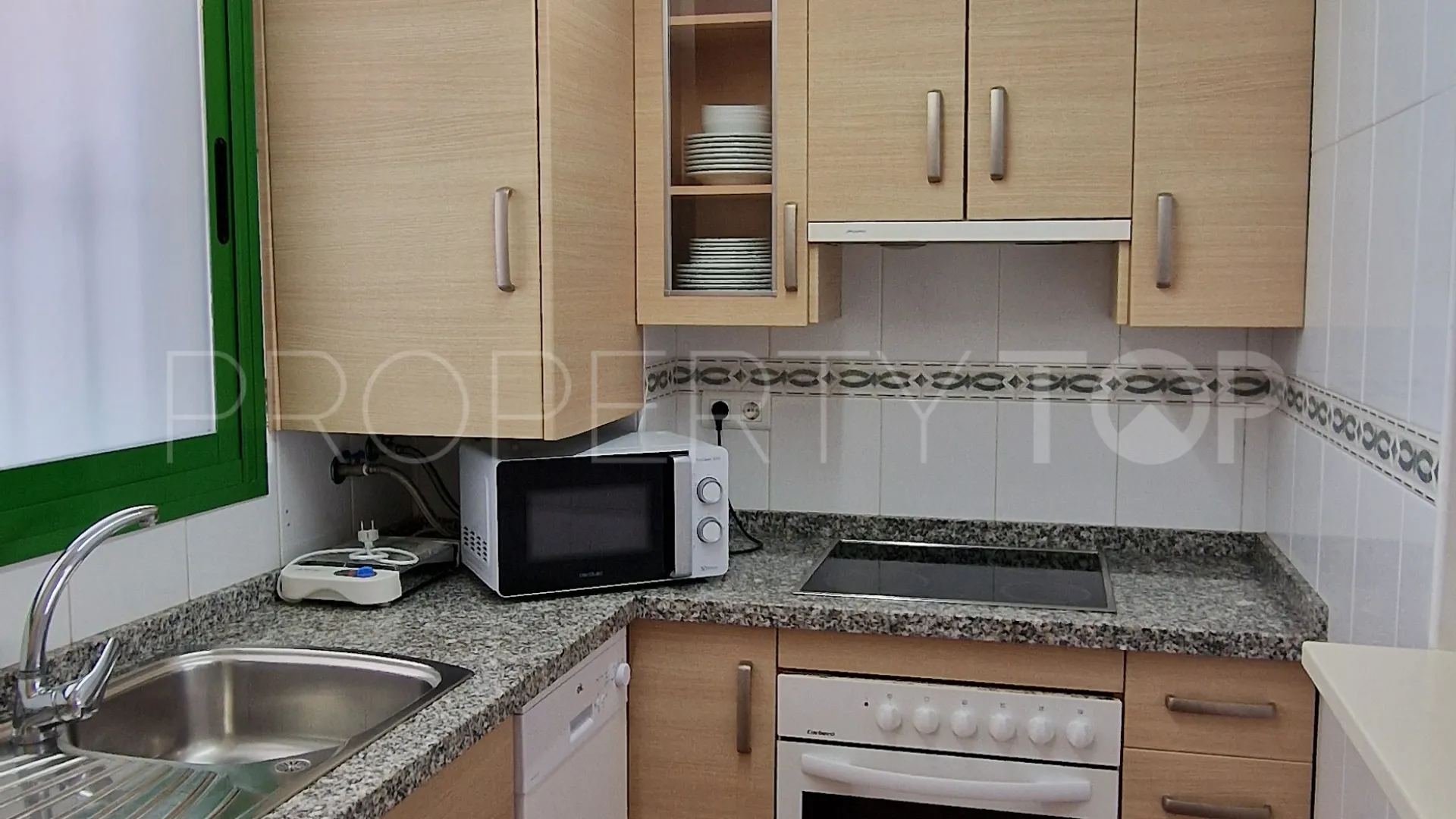 Apartamento de 3 dormitorios en venta en La Duquesa