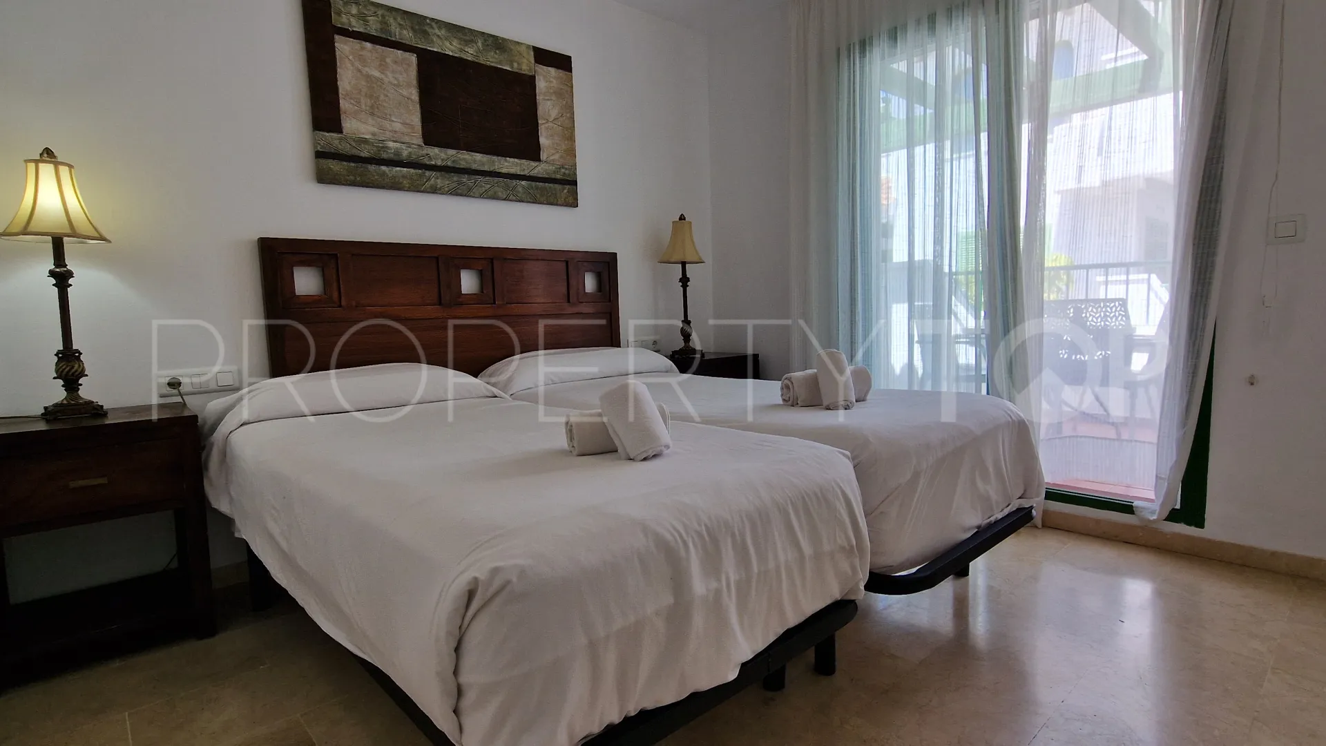 Apartamento de 3 dormitorios en venta en La Duquesa