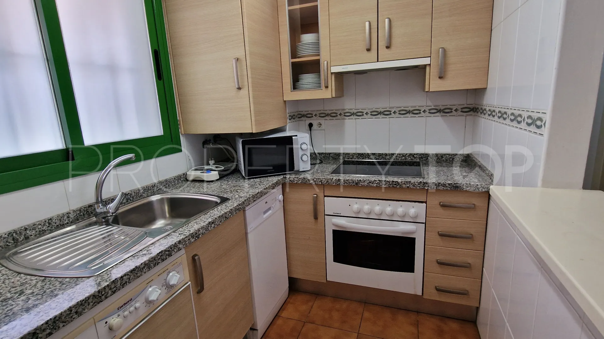 Apartamento de 3 dormitorios en venta en La Duquesa