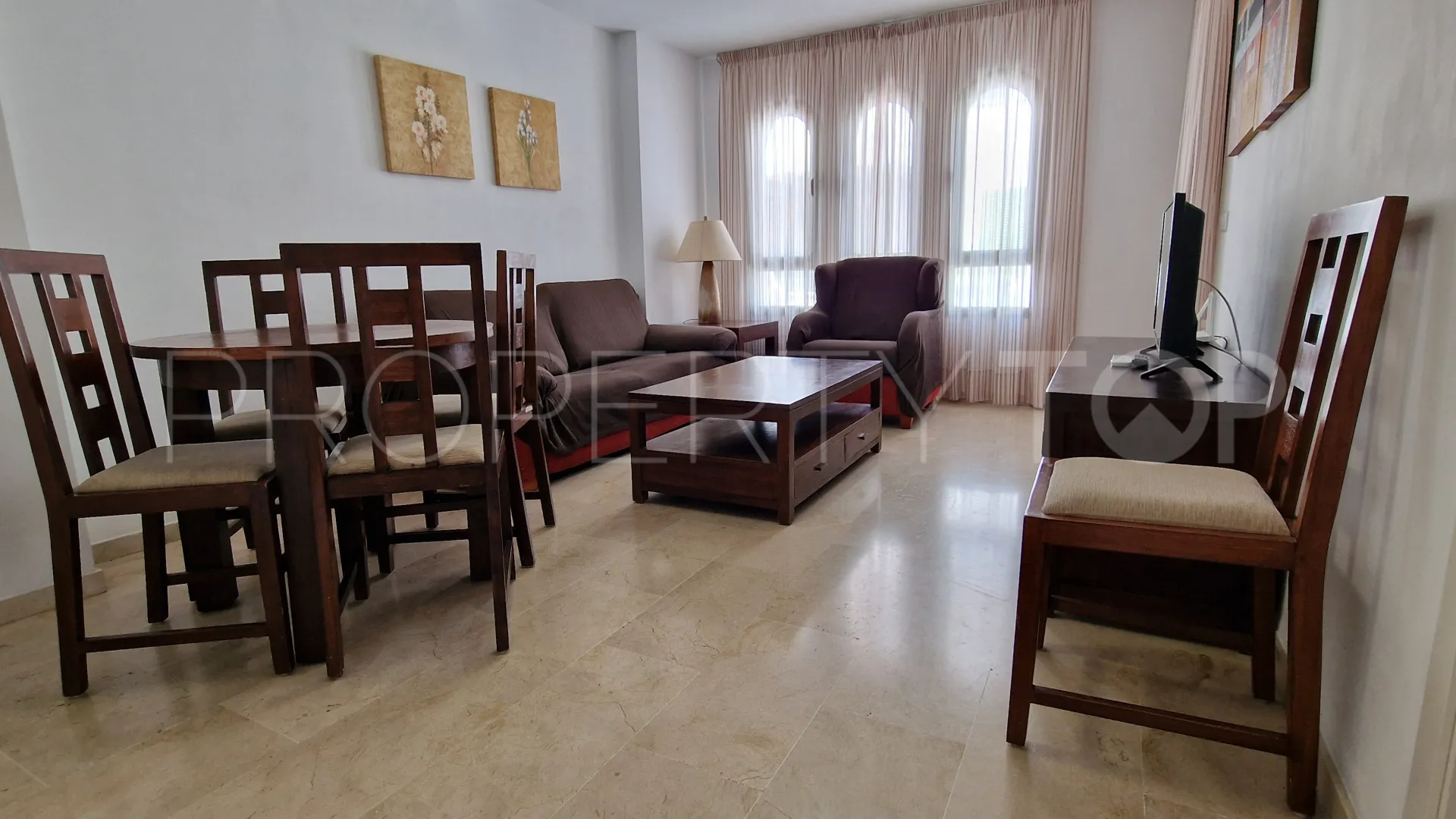 Apartamento de 3 dormitorios en venta en La Duquesa