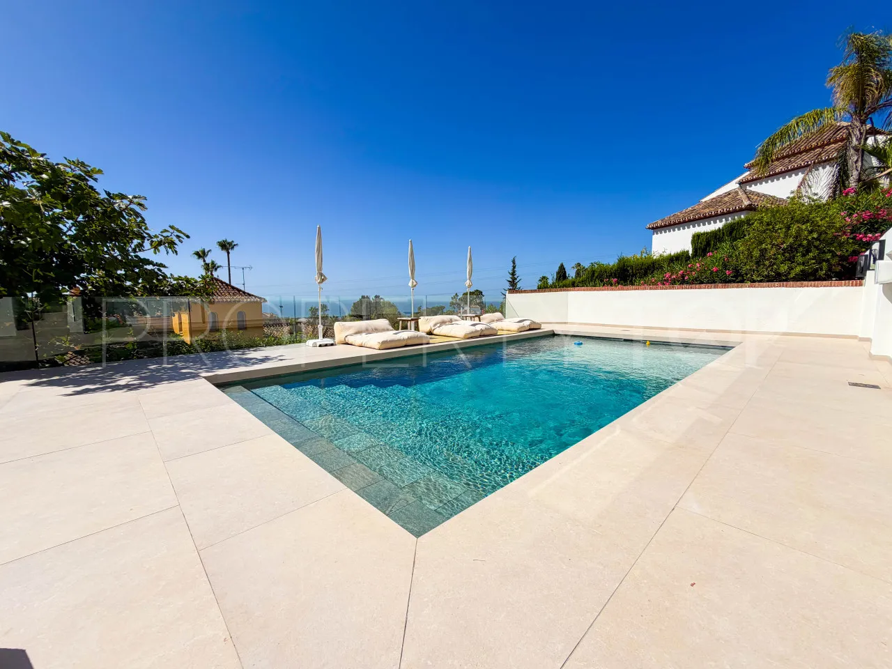 Marbella Este, villa con 6 dormitorios en venta