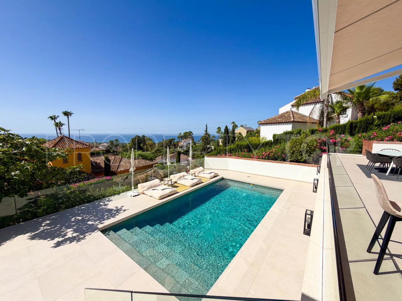 Marbella Este, villa con 6 dormitorios en venta
