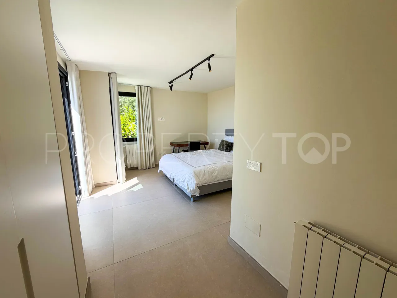 Marbella Este, villa con 6 dormitorios en venta