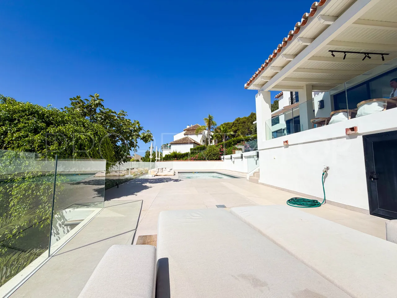 Marbella Este, villa con 6 dormitorios en venta