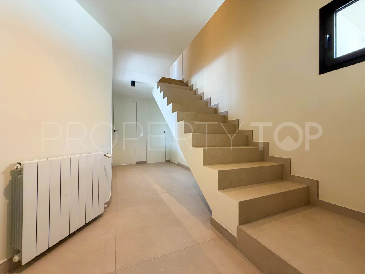 Marbella Este, villa con 6 dormitorios en venta