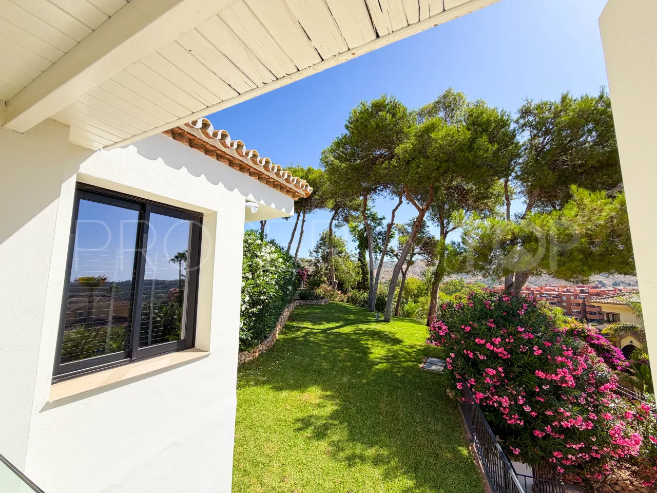 Marbella Este, villa con 6 dormitorios en venta