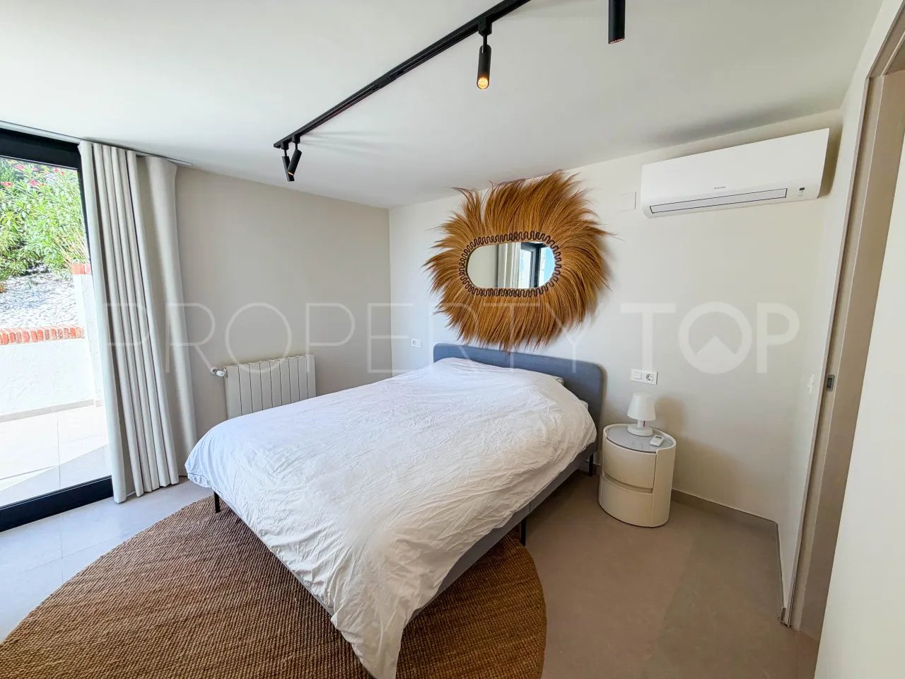 Marbella Este, villa con 6 dormitorios en venta