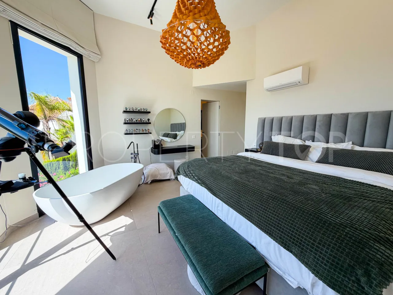 Marbella Este, villa con 6 dormitorios en venta
