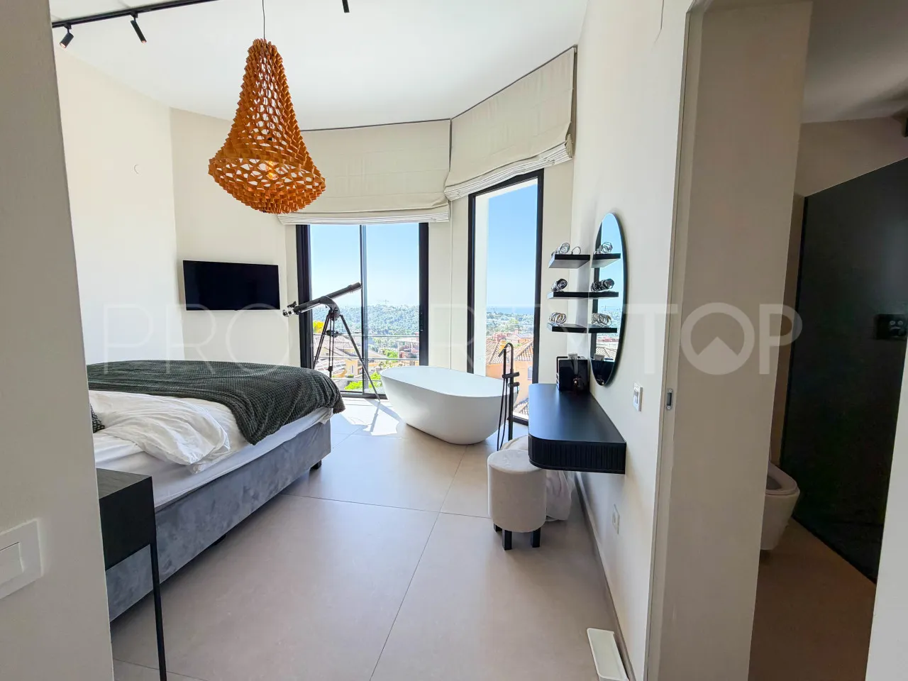 Marbella Este, villa con 6 dormitorios en venta