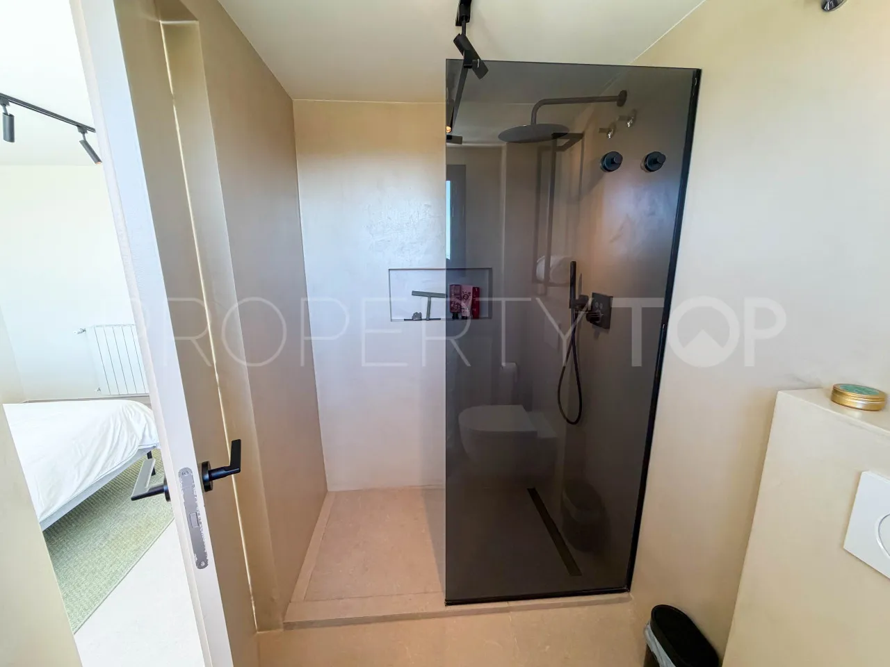 Marbella Este, villa con 6 dormitorios en venta