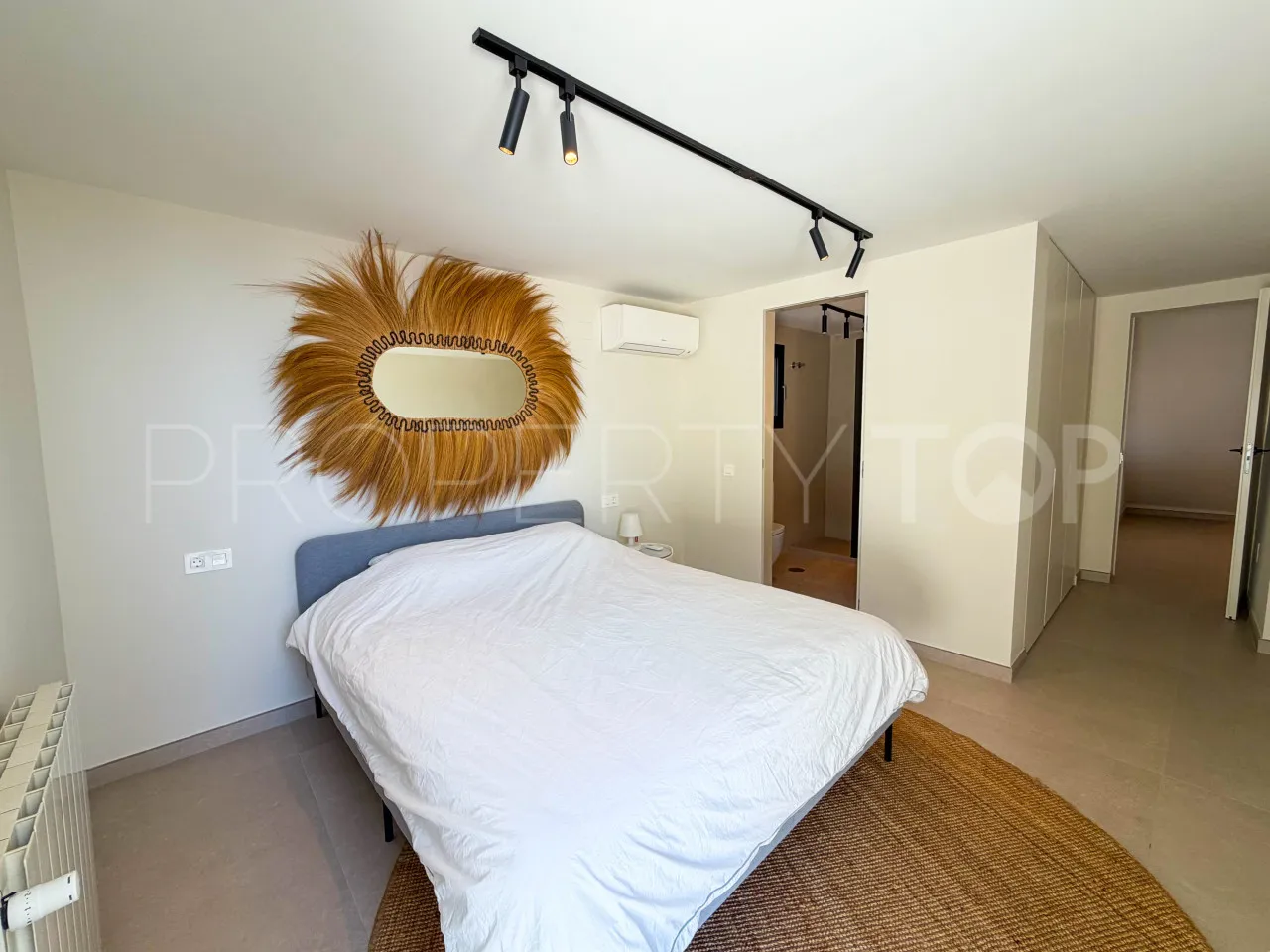 Marbella Este, villa con 6 dormitorios en venta