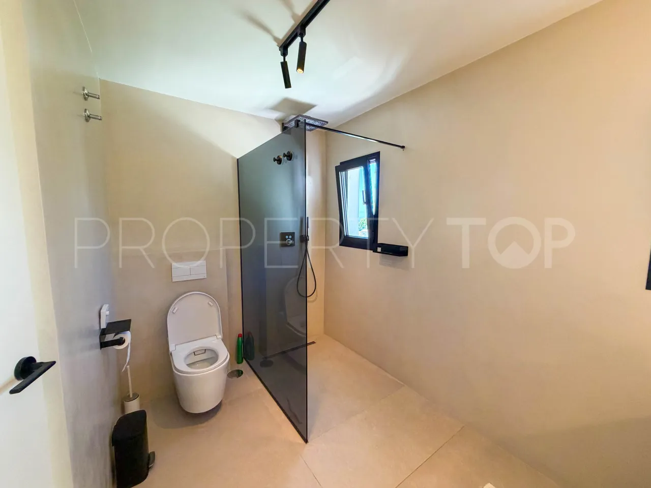 Marbella Este, villa con 6 dormitorios en venta