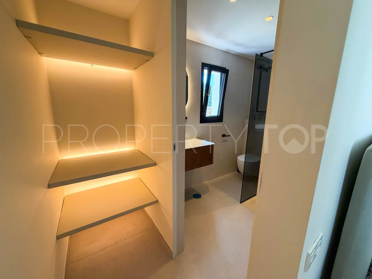 Marbella Este, villa con 6 dormitorios en venta