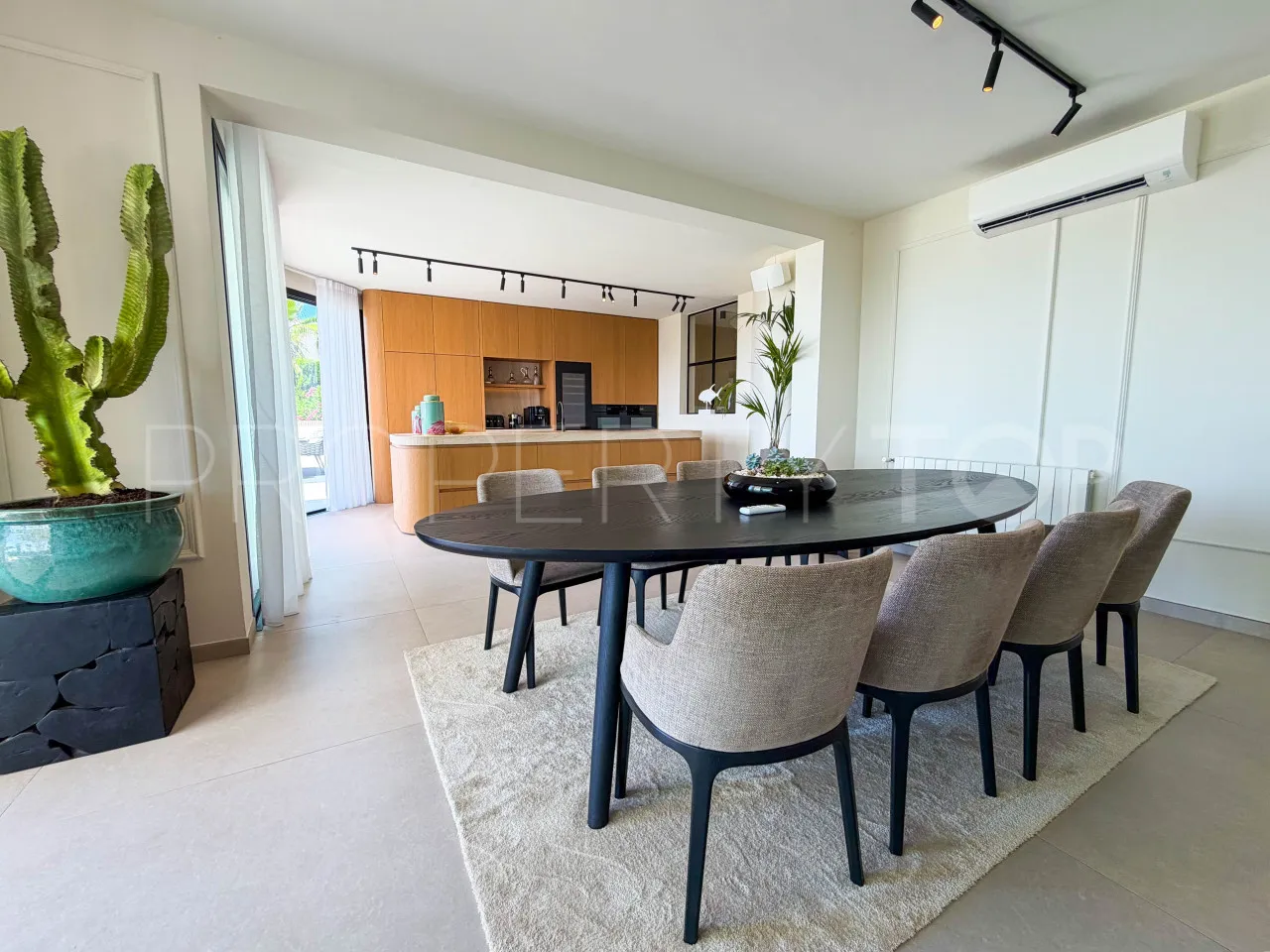 Marbella Este, villa con 6 dormitorios en venta
