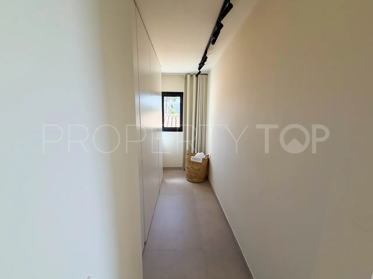 Marbella Este, villa con 6 dormitorios en venta