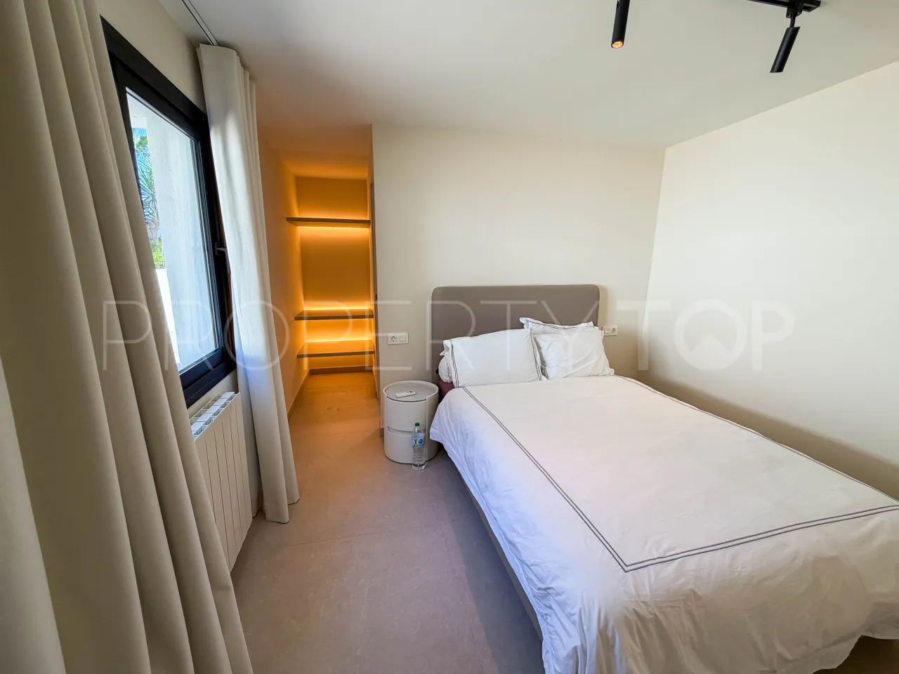 Marbella Este, villa con 6 dormitorios en venta