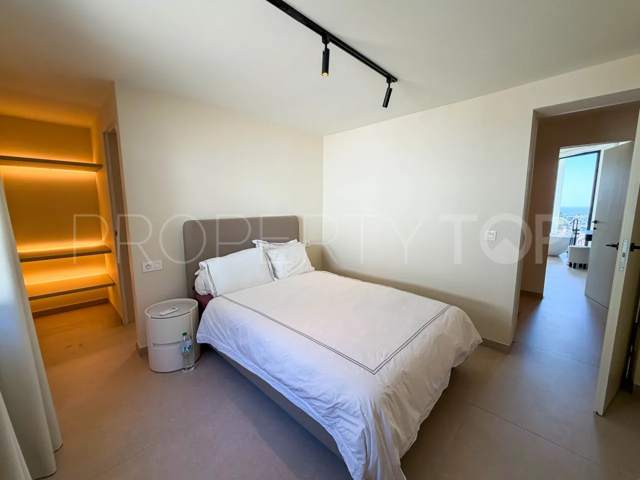 Marbella Este, villa con 6 dormitorios en venta