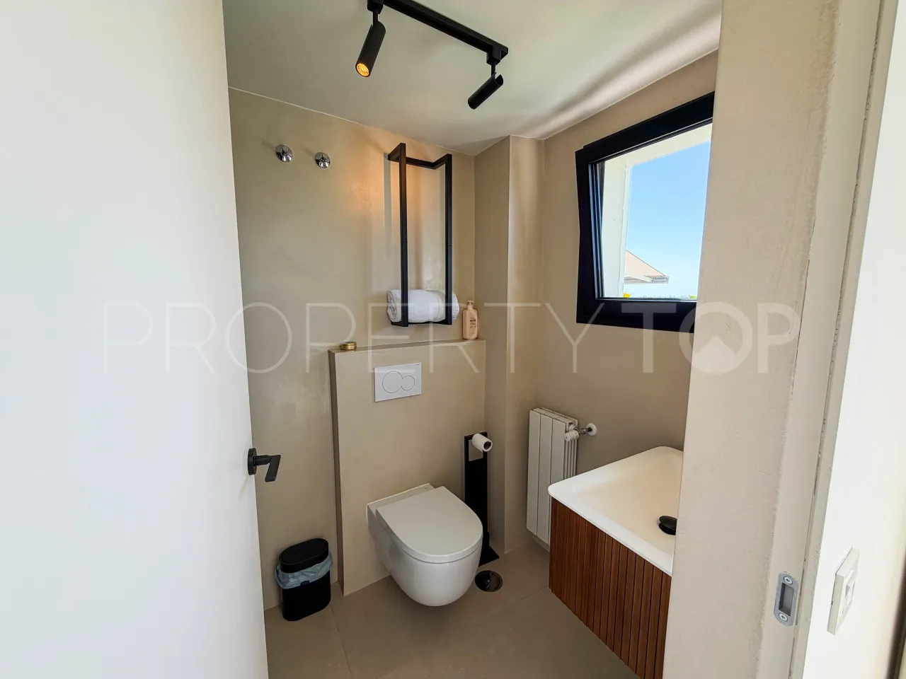 Marbella Este, villa con 6 dormitorios en venta