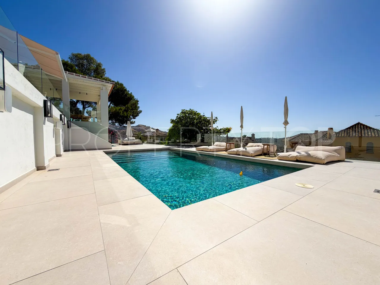 Marbella Este, villa con 6 dormitorios en venta