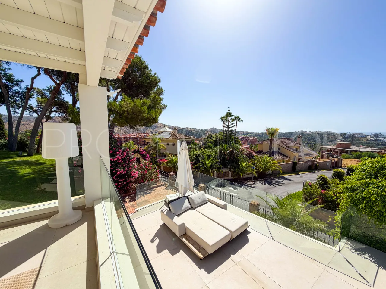 Marbella Este, villa con 6 dormitorios en venta