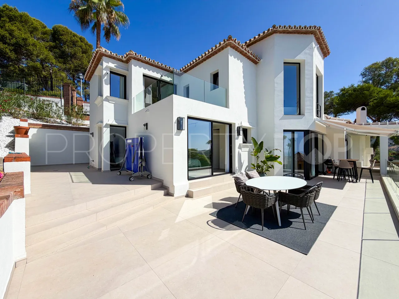 Marbella Este, villa con 6 dormitorios en venta