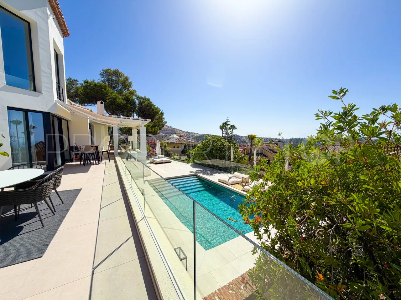 Marbella Este, villa con 6 dormitorios en venta