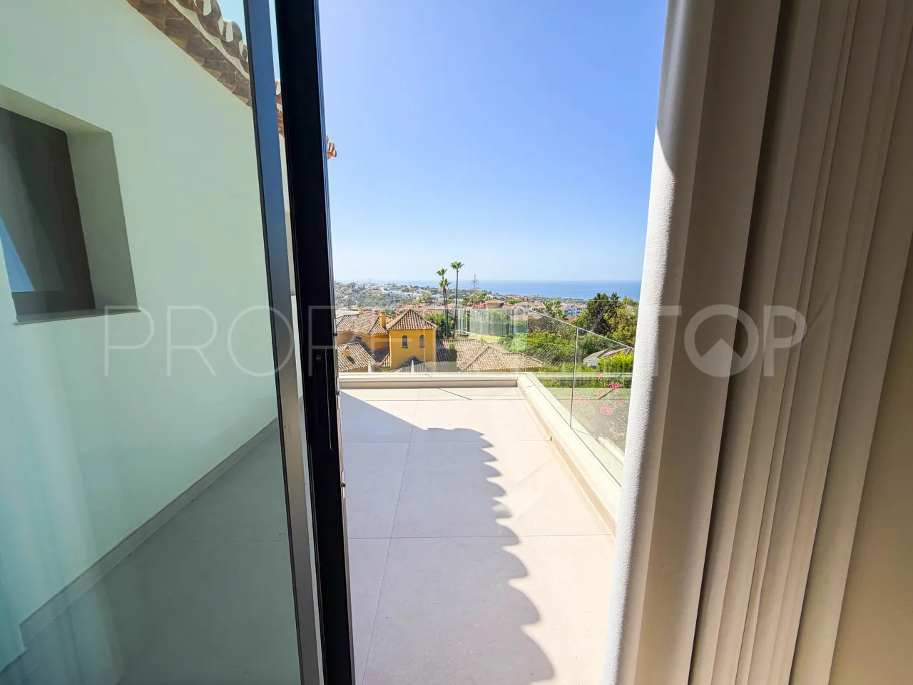 Marbella Este, villa con 6 dormitorios en venta