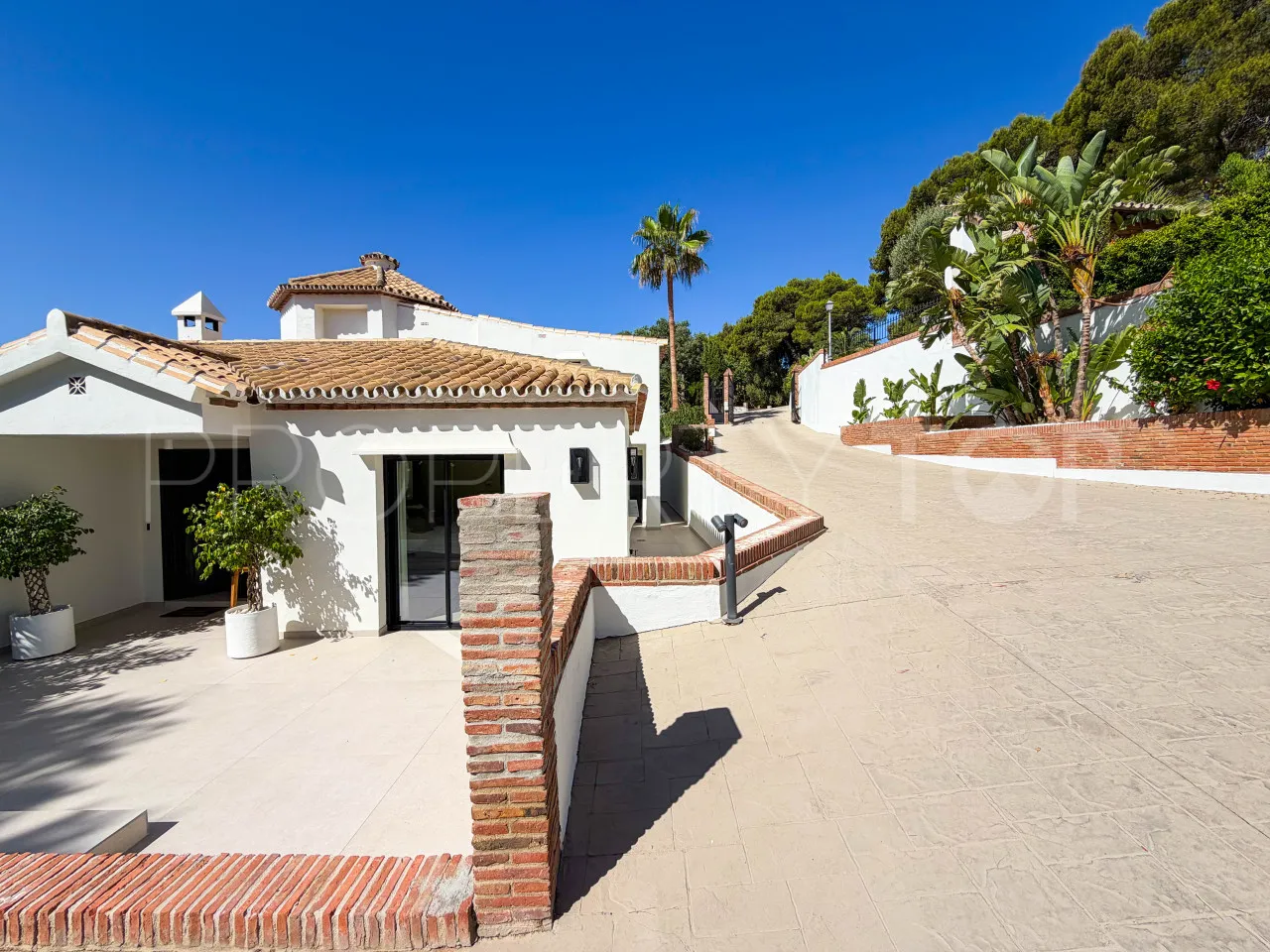 Marbella Este, villa con 6 dormitorios en venta