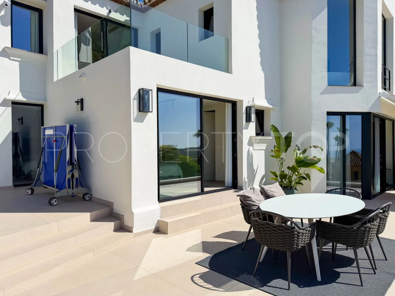 Marbella Este, villa con 6 dormitorios en venta