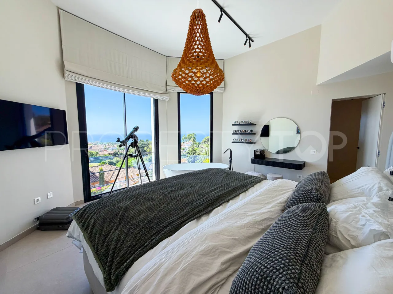 Marbella Este, villa con 6 dormitorios en venta