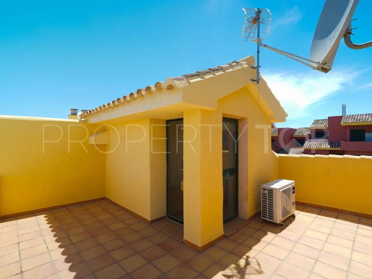 Adosado en venta con 3 dormitorios en New Golden Mile