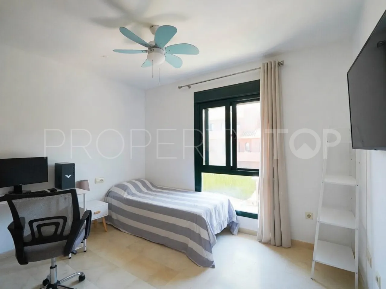 Adosado en venta con 3 dormitorios en New Golden Mile