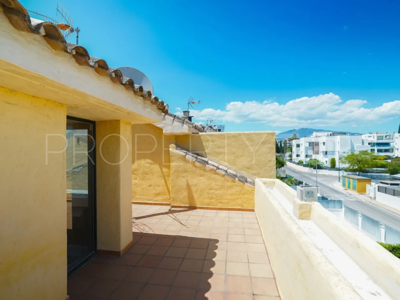 Adosado en venta con 3 dormitorios en New Golden Mile