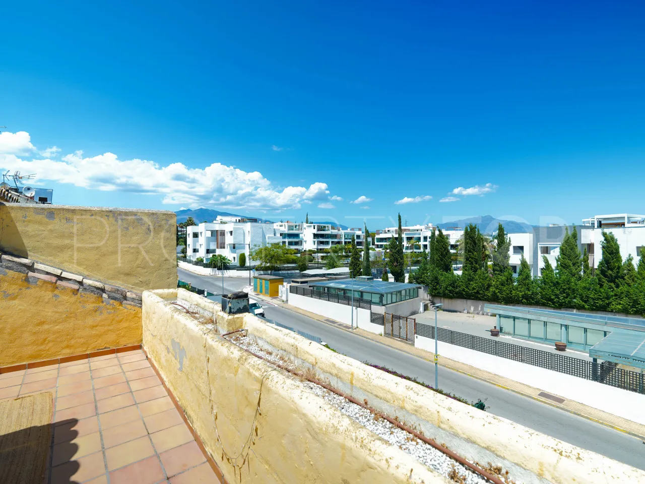 Adosado en venta con 3 dormitorios en New Golden Mile