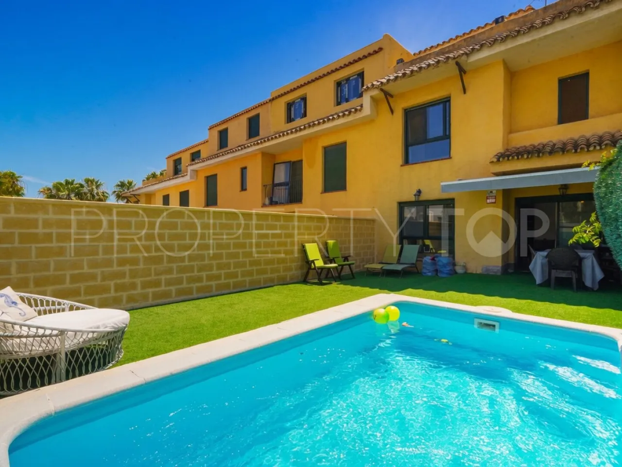 Adosado en venta con 3 dormitorios en New Golden Mile