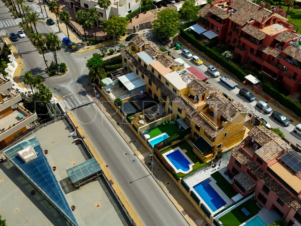 Adosado en venta con 3 dormitorios en New Golden Mile