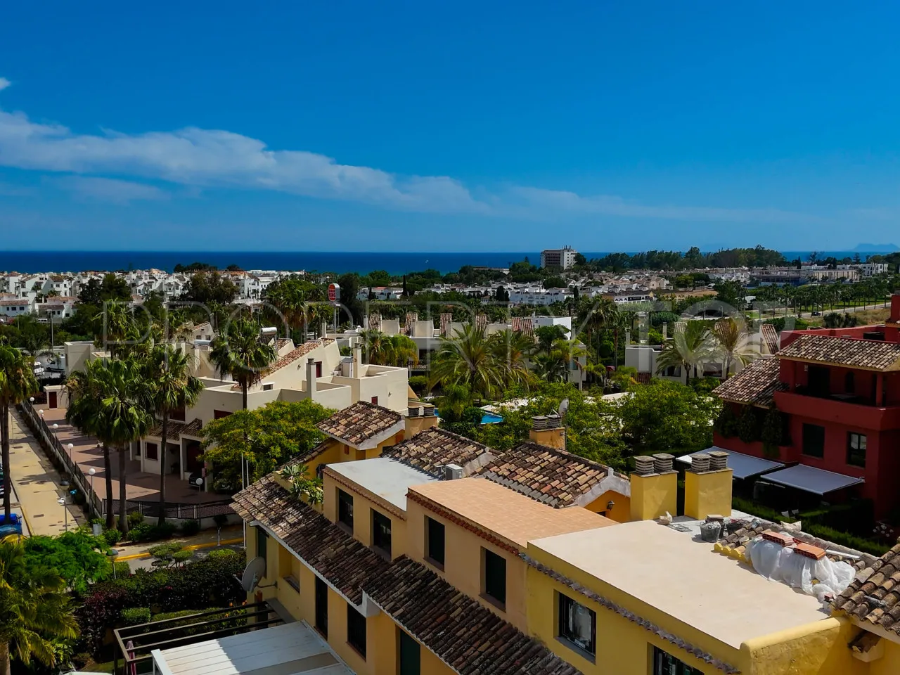 Adosado en venta con 3 dormitorios en New Golden Mile