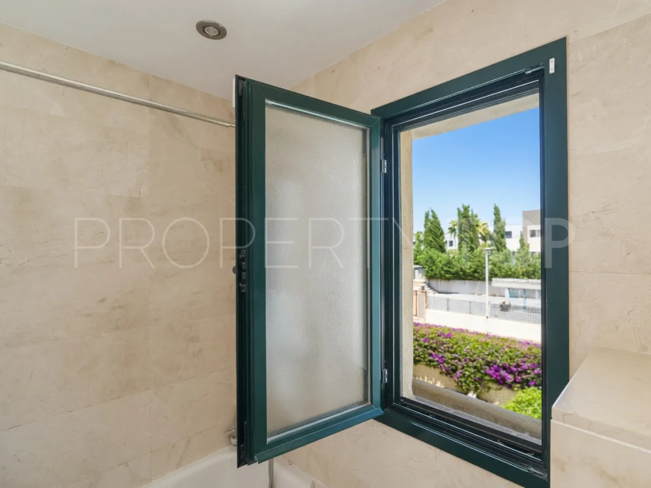 Adosado en venta con 3 dormitorios en New Golden Mile